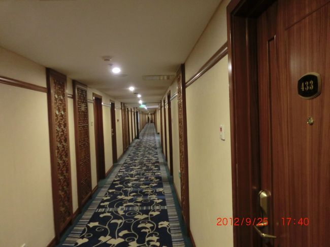 散歩から部屋に戻る <br /><br />４階３３号「４３３」に二泊することになった <br />