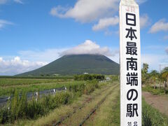 そしてそこに立つ「JR日本最南端の駅」の碑。
当時はまだ「JR」を後から書いた事がわかりますね。最近の旅行記を拝見すると、今は最初からJRと書かれたものに張り替えられているのかな？
ゆいレールにタイトル取られたとか、細かいことはいいんです。だってこっちのほうが風情あるもの。　