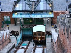 食後は自由行動です。
私たちはホテルに帰り一休みして、３時頃から行動再開です。
まずは、ケーブルカーに乗って王宮の丘に向かいます。