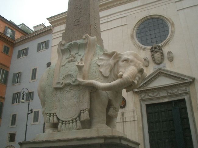 象の教会「サンタ・マリア・ソプラ・ミネルヴァ」でミケランジェロを