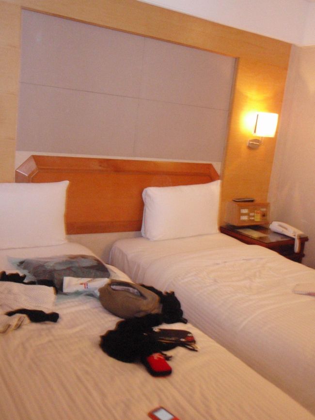 超ちらかってますが、ベッドはこんな感じです。