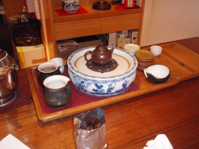 朝早くから空いているお茶屋さんへ！<br /><br />→茗泉堂茶荘<br />http://4travel.jp/overseas/area/asia/taiwan/taipei/shopping/10001233/