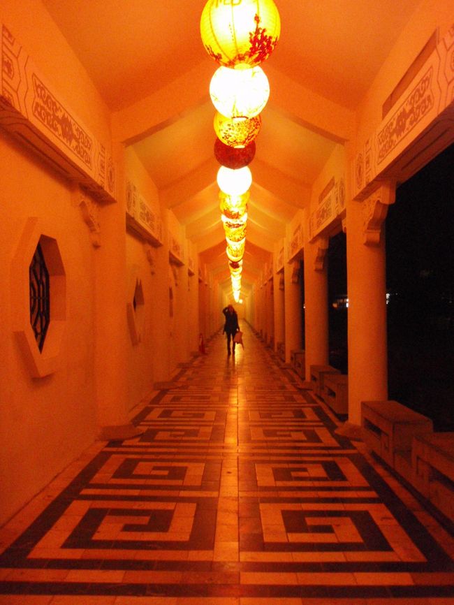 中正紀念堂。<br />春節だからか、提灯がたくさんぶらさがっていました！