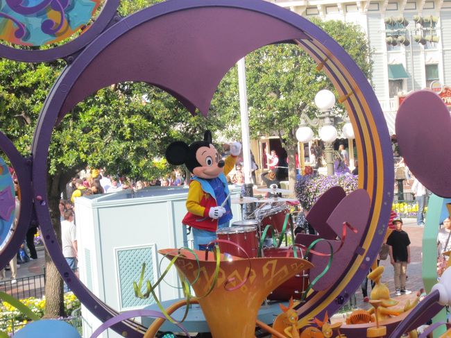 　明日はストームが来る予報になっているので、予定変更して、ディズニーに行きました。<br /><br />　アトラクションではSoaring over Californiaはとてもよかったです。インディジョーンズやスターツアズはあれほどの時間を待つほどの価値はないかなあ。<br /><br /><br />