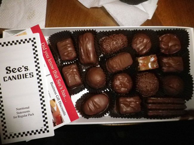 　次の日、お土産にSee&#39;s Candyを買いにDel Amoに行きました。<br />　昔から定番的なものですが、前に食べたのはいつだったか覚えてないくらいだったので、自分たちにも買って食べてみました。<br />　これがことのほか美味しくて、知っている方も多いと思いますが、おすすめです。<br /><br /><br />