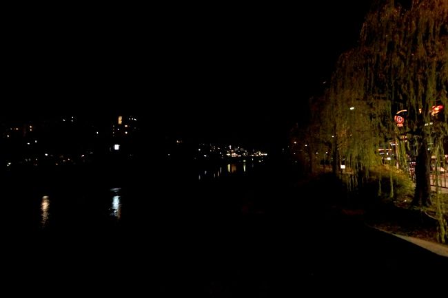 五条通を川端五条まで来たのは2145．さすがにおなかが減った．何とか食べる店を探そう