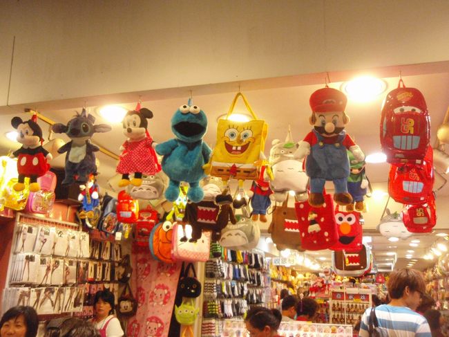 つ・・・つるされている！<br />どことなくチープな感じが雰囲気だしてますね♪