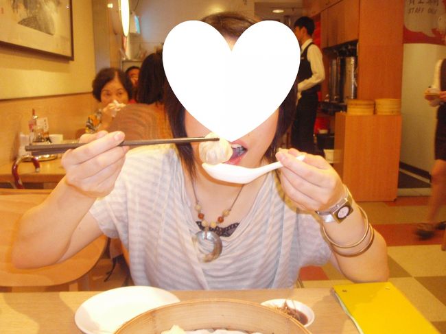 初☆鼎泰豊！<br /><br />混む前に・・・と思い、１０時前に来ました！<br />並ばずにはいれました♪<br /><br />小籠包、あつあつでおいしくて感動♪♪