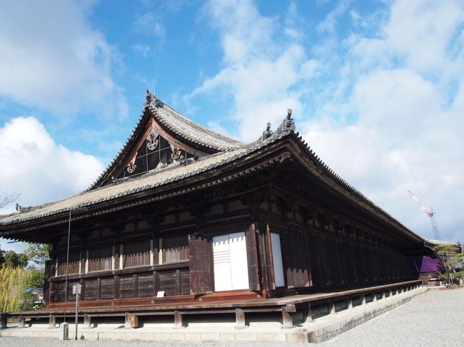 京都国立博物館を観たかったのですが、閉まっていたので、博物館前の三十三間堂を見学です。何度も見ているので、だいぶ飽きてます。
