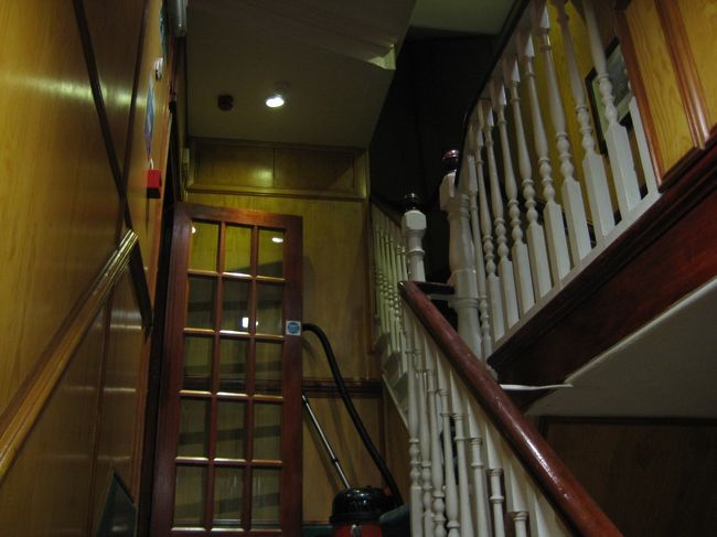 エレベーターはなく、スーツケースを持って階段を上がるのはとってもとっても大変。<br />これだけで、もうこのホテルに泊まることはないな・・・と思うのでした。