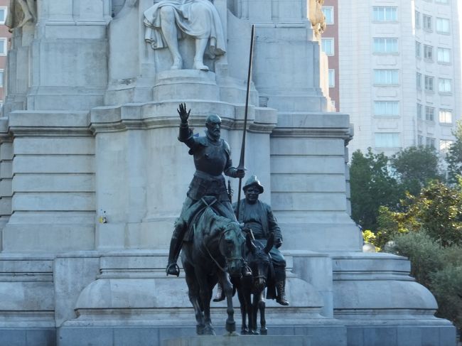 主人公のドン・キホーテと従者のサンチョ・パンサ