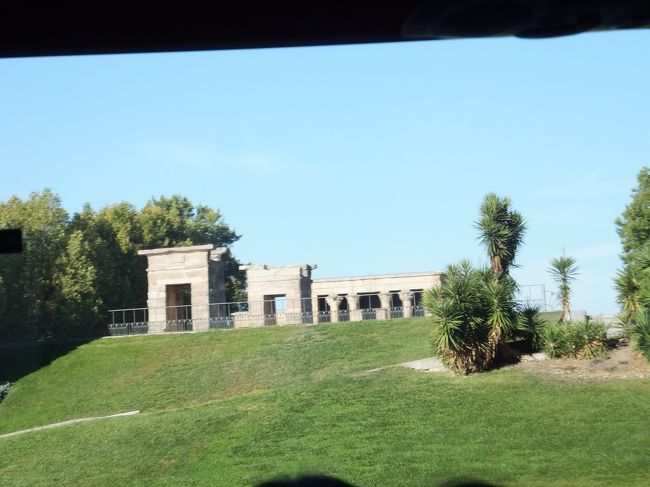 エジプト政府から送られた紀元前４世紀のデボット神殿<br /><br />プラド美術館の時間が決まっているので、その前に買物＆トイレタイム。<br />『ＴＩＭＹＲ』という革製品のお店でした。<br />お目当ての物が無く残念。<br />ＨＰに取り扱いブランドも載っていました。