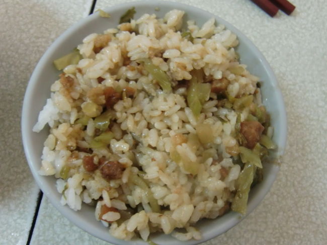 魯肉飯だが刻んだ高菜が魯肉飯の上に乗っていた。<br /><br />（汚い写真でごめんなさい）