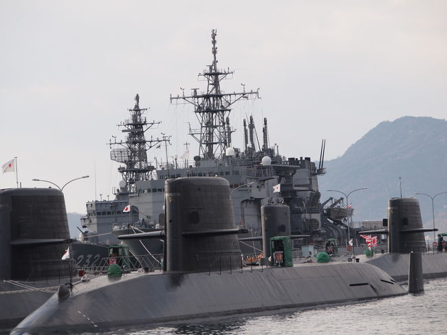 呉の「アレイからすこじま」に来ました。<br /><br />道から、自衛隊の潜水艦や護衛艦を見ることができます。<br />