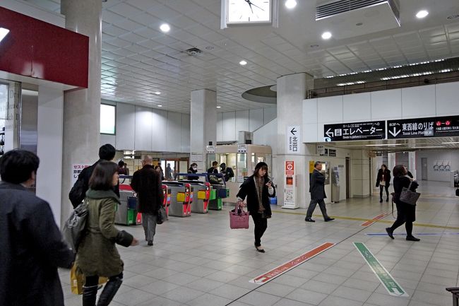 1723　烏丸御池駅．ロッカーから荷物を出す．京都駅で今は名古屋にいる元同僚と別れる