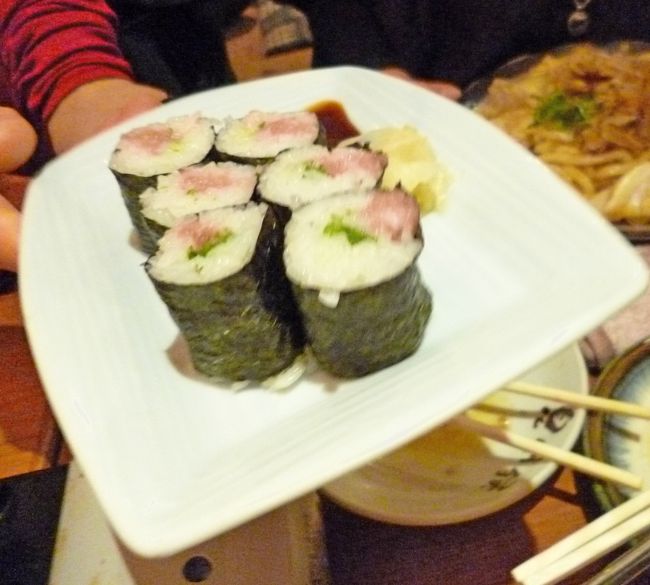 ビールなどを飲んで4人（一人飲まない）で14794円．時間と内容からいうと全体に小ぶりで少し高いと思った．まあ内容的にはひとり3000円，計12000円程度が相場の料理だ．店の看板と室内を少し疲れていたせいもあり，また談笑していたこともありとり忘れた．残念！