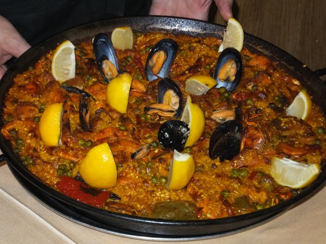 そして、昨日とは違うパエリア<br />大きさは・・・