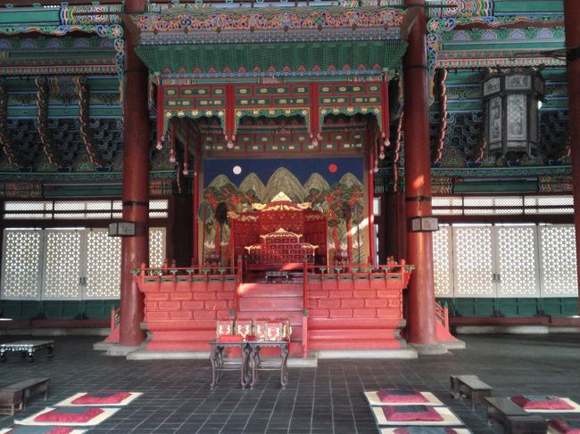 玉座だそうです。