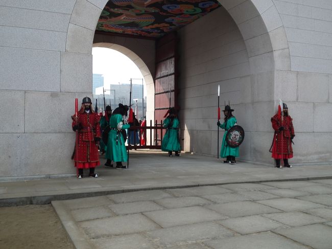 おやおや、時代劇っぽい人が増えてきたぞ〜！