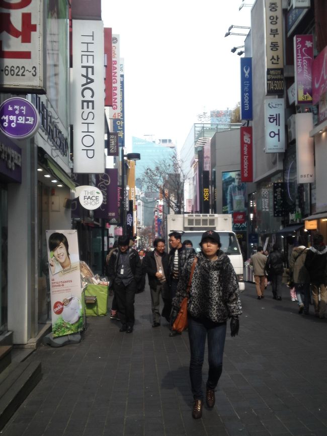 友人との待ち合わせのため、明洞にやってきました♪