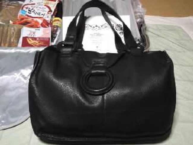 このあと、新羅免税店へ！<br /><br />ブランド物には興味がないのですが、この革バッグに一目ぼれ♪<br />SEQUOIAというブランドだそうです。<br /><br />長く使えそうなので、必殺カードで購入♪♪<br /><br />写真は帰宅後に撮ったものです。