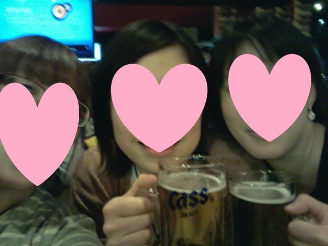 そのあと、明洞のチキン屋さんに連れて行ってもらいました。<br />「オッパッタッ」（おにいさんのチキン）という名前のところだったと思います。<br /><br />ほぼ満席状態でした！！<br />韓国の若者がたくさんで楽しい雰囲気♪♪<br /><br />チキンも美味でした。<br /><br />オンニたち、ありがとう！<br />またくるね♪