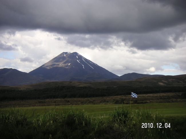 富士山じゃあないよ、ルアペフ山2,797m <br />