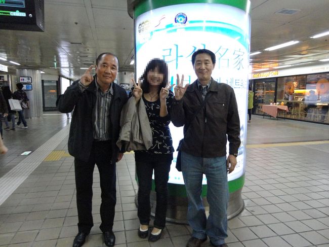 駅を目指して歩いていると韓国人のおじさんに日本語で話しかけられました。<br />明洞へ向かっていると伝えると案内してくれると！<br />乙支路３街駅（明洞周辺の駅）まで送ってくれました。<br />最初は少し不安だったけど、いいおじさんだった〜(・∀・)