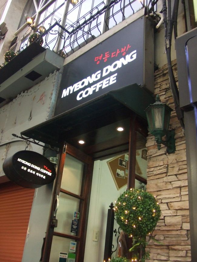 ショッピングの途中でカフェへ。