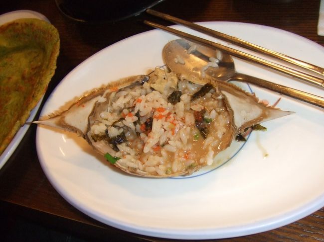 ご飯にまぜまぜ♪<br />ウマー♪♪<br /><br />食後は東大門に移動。<br />市場やショッピングビルをプラプラ。<br />欲しいものも特になかったため、飲みに行こうとまた明洞へ。<br />居酒屋が見つけられなかったので、普通の食事屋さんで飲んでホテルへ戻りました。