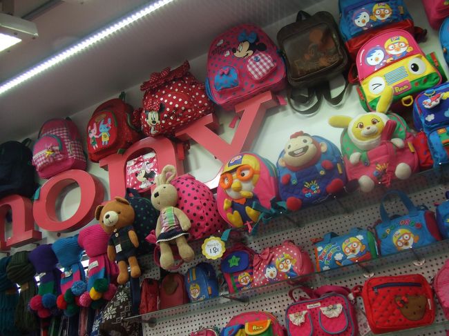 ３日目の午前中は南大門をプラプラ。<br />母は革のジャケットを購入♪<br />私はくまさんのストラップを購入w（´(ｪ)｀）w<br /><br />キンパッだけが食べたいのに単品である店が見つけられず、屋台のおばちゃんに「キンパッだけを持ち帰りにして〜(＞人＜)」とお願いしてGETo(^▽^)o