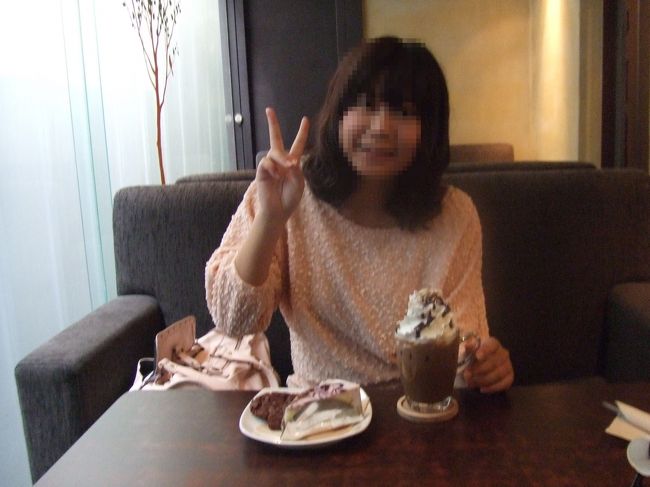 歩き疲れたので、明洞でマッサージをしました。<br />かなり痛かった(´Д｀;)<br />でもスッキリ☆<br /><br />その後、前日も来たカフェで休憩♪