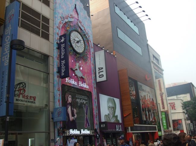 母がアートメイクを予約していたため、CDショップを見たり、雑貨屋さんを見たり、ひとりで明洞をプラプラ(^-^)
