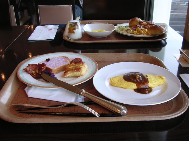 翌朝の朝食。レストランはいくつかありますが、洋食を選択。<br /><br />オムレツがなかなかのお味でした。