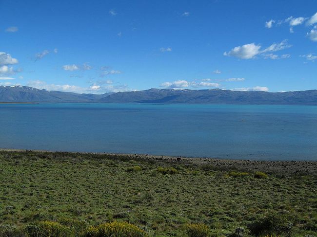 湖の色がなんともいえないほど美しい。