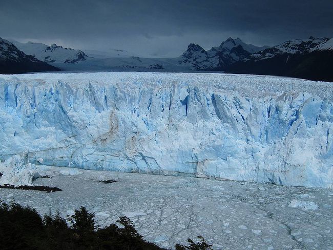 一番下の遊歩道まで行って、氷河を正面から撮影。