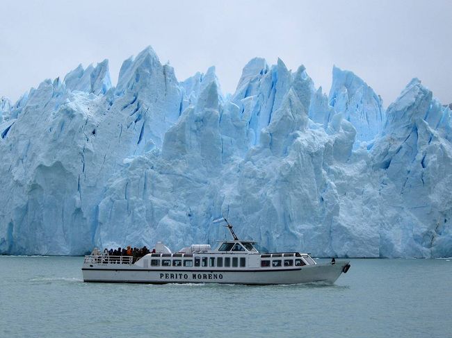 その後、船で氷河まで近づき、まじかに氷河を撮影することができた。
