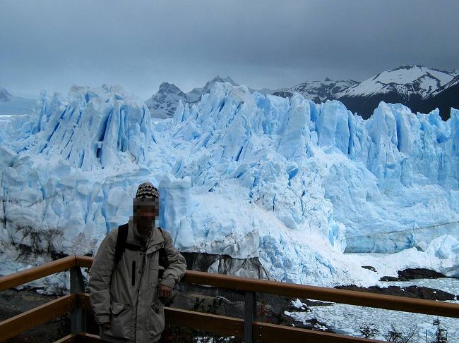 さらに遊歩道を左の方に歩いていくと、氷河の先端がまじかに撮影できる。