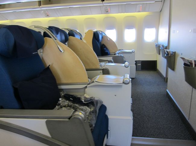 シアトル→成田は半分以上空席でした