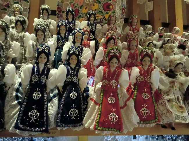 ブダペスト　ハンガリーギフトショップの民俗衣装人形
