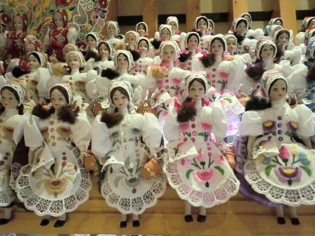 ブダペスト　ハンガリーギフトショップの民俗衣装人形