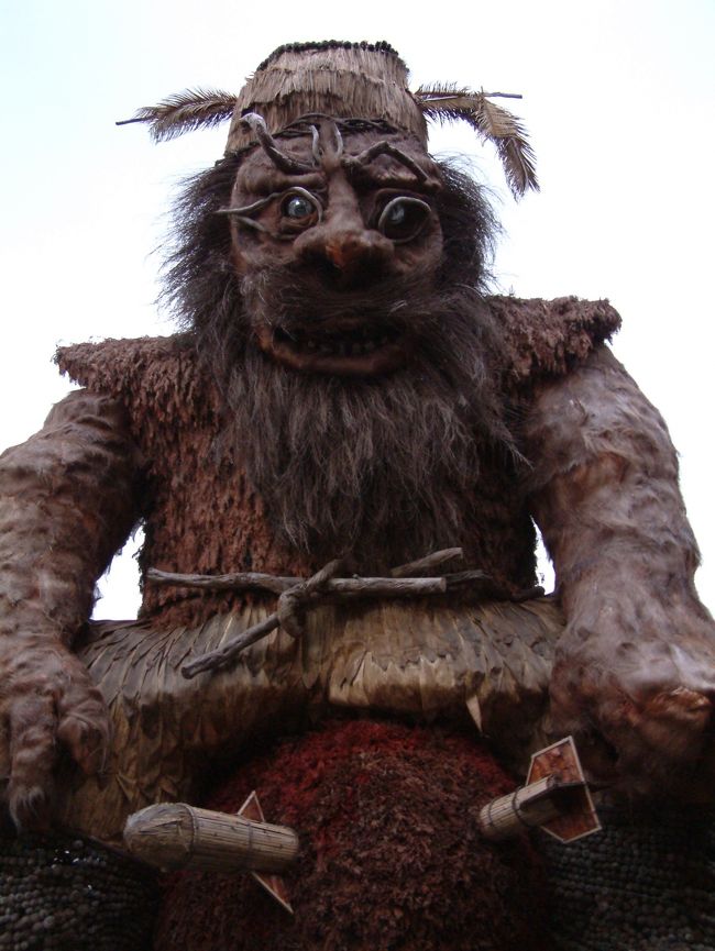 通潤橋周辺は道の駅になっている。<br />地元の祭礼である八朔祭に使われる大造り物なるものが飾られていた。<br />かなり大きい。<br />