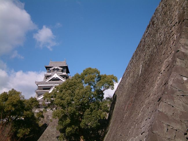 天下の名城。<br />豪壮な縄張りだ。<br />