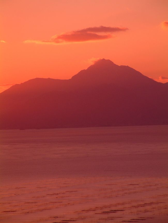熊本を出て501号線を北上。<br />みかん畑の丘から有明海を挟んで対岸に雲仙が見える。<br />日が暮れた後は、一路、関門海峡へ向かう。<br /><br /><br />