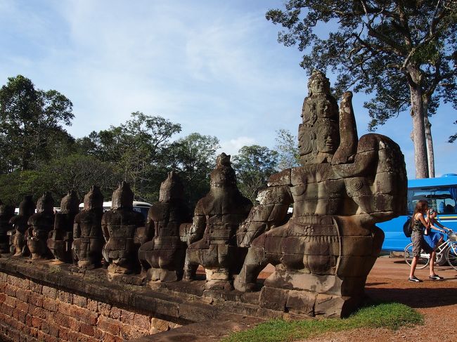 阿修羅の綱引きの後ろ姿<br />