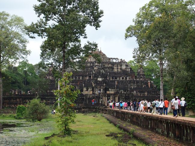 バプーオン遺跡<br />「バプーオン」＝「隠し子」という意味<br />２００ｍの参道を歩いて