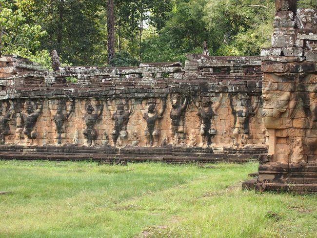 ガルーダ<br />ガルーダの天敵はナーガ