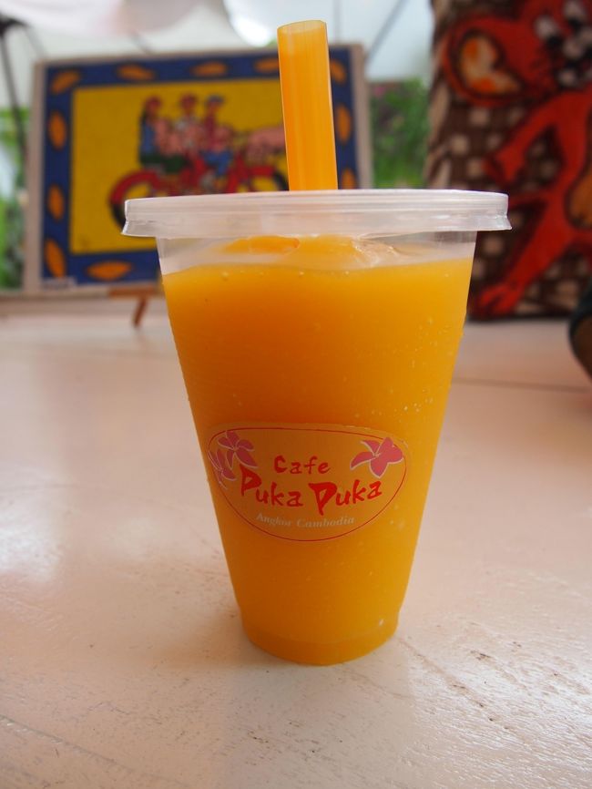 マンゴースムージーを飲んで昼食へ