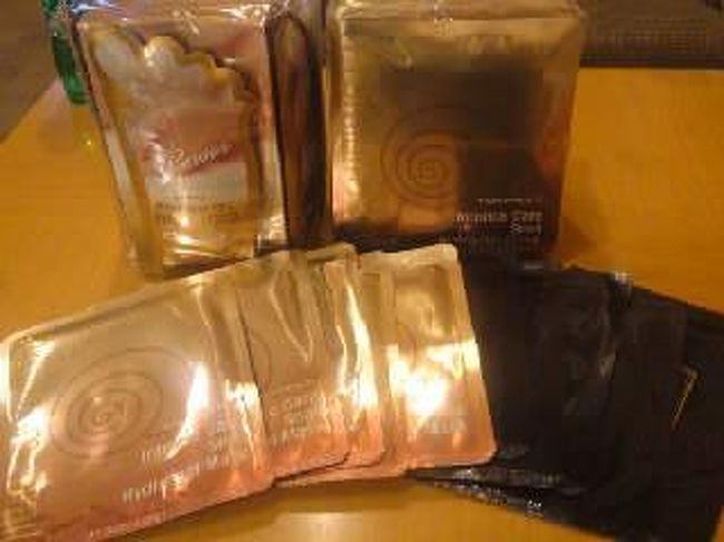 お土産シリーズ③<br /><br />トニーもりーの角質とりパック（？）とカタツムリ＆毒へびパック♪<br />下段はお・ま・け♪<br /><br />調子に乗って買い過ぎ！<br /><br />足パックは母に大好評！<br />ぺろんぺろん剥けて、楽しい♪♪