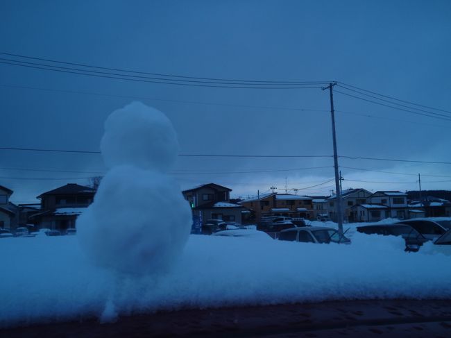 帰ったら、車に雪が積もっていました。<br />さむさむ！
